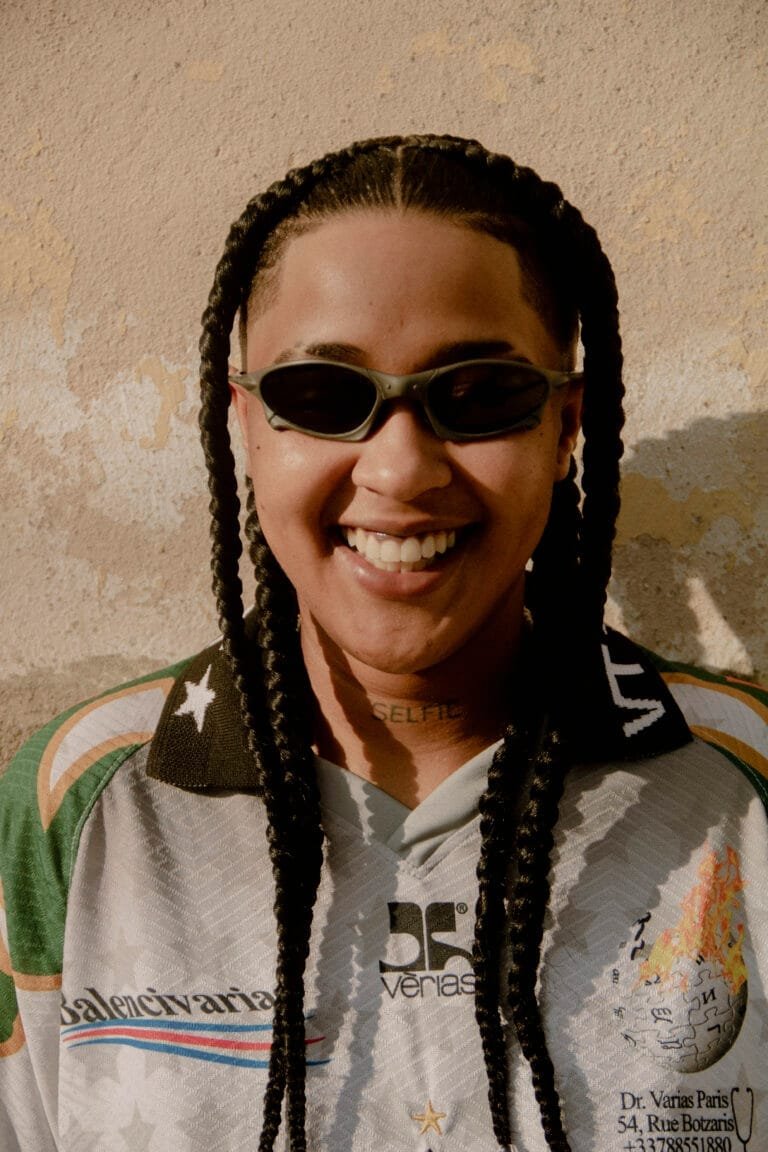 Clara Lima transforma a cultura de favela em música com “JERSEY CULTURE BR”