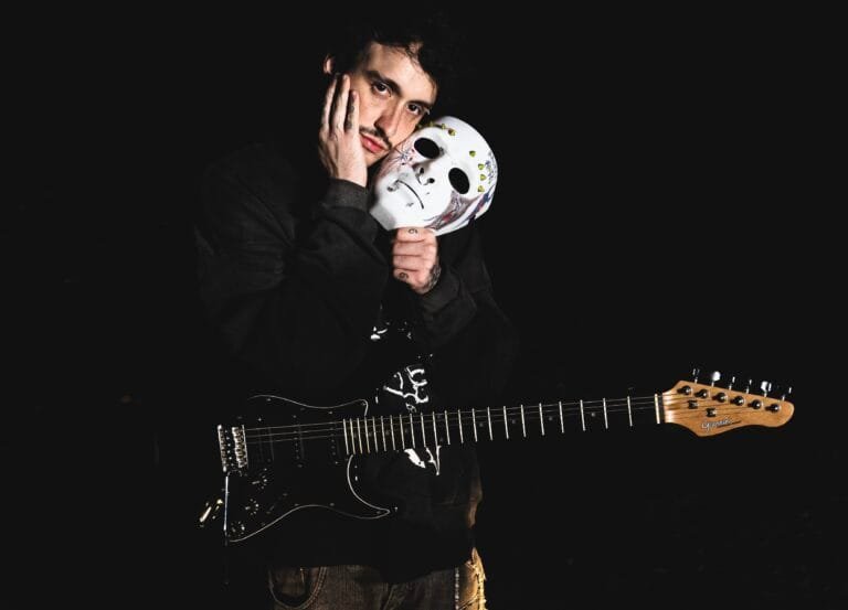 Kweller libera álbum “Paraíso Tóxico” com participações de Froid, Luccas Carlos, Duzz, Enzo Cello, Konai e mais