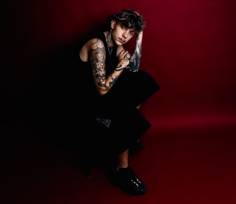 Explorando diversos elementos musicais, Enzo Cello apresenta versão inédita na carreira na mixtape “Insônia”