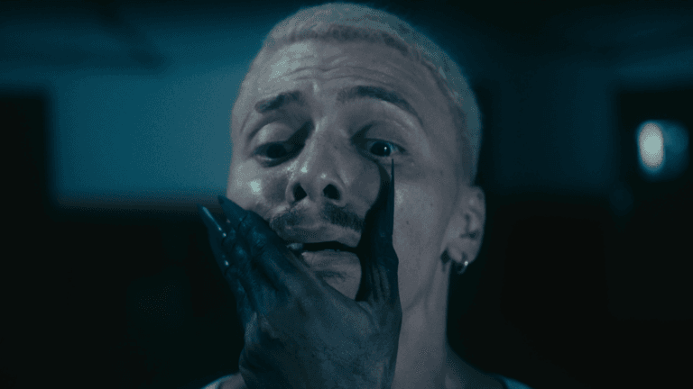O rapper Klevis apresenta o clipe oficial de “Vilão”, faixa de seu álbum “70×7”