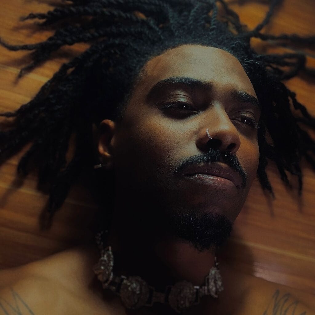 Kayode apresenta o single Ridículo