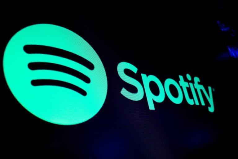 Warner Music e Spotify fecham novo acordo para manter músicas da gravadora na plataforma