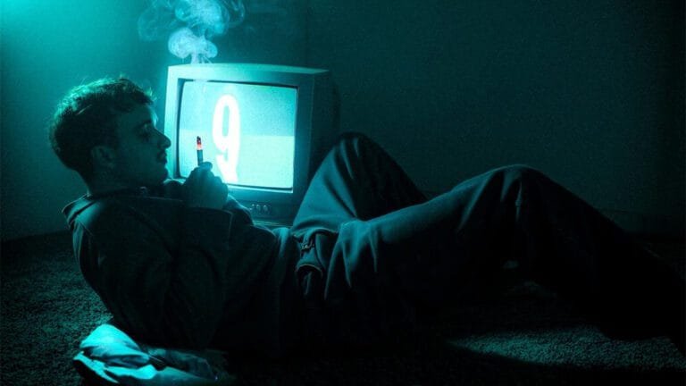 Kweller mergulha na melancolia do R&B Dark no EP “Quem Vai Quebrar o Coração de Quem?”