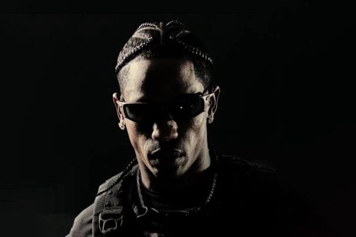 Travis Scott usando o novo óculos Oakley X-Metal Juliet em foto oficial de estúdio.