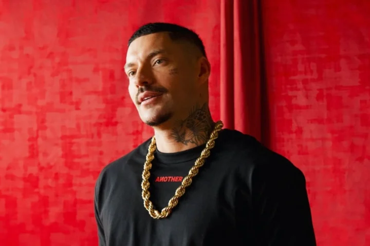 As melhores frases de Filipe Ret separadas por álbum e música. Do Vivaz ao NUME, os versos mais marcantes do rapper carioca para inspirar e legendar.