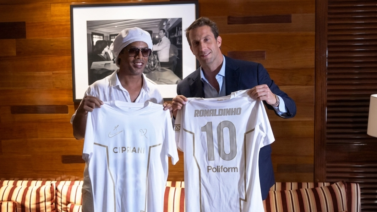 Ronaldinho Gaúcho no Ravenna Clube da Série C da Itália anuncia contratação do craque