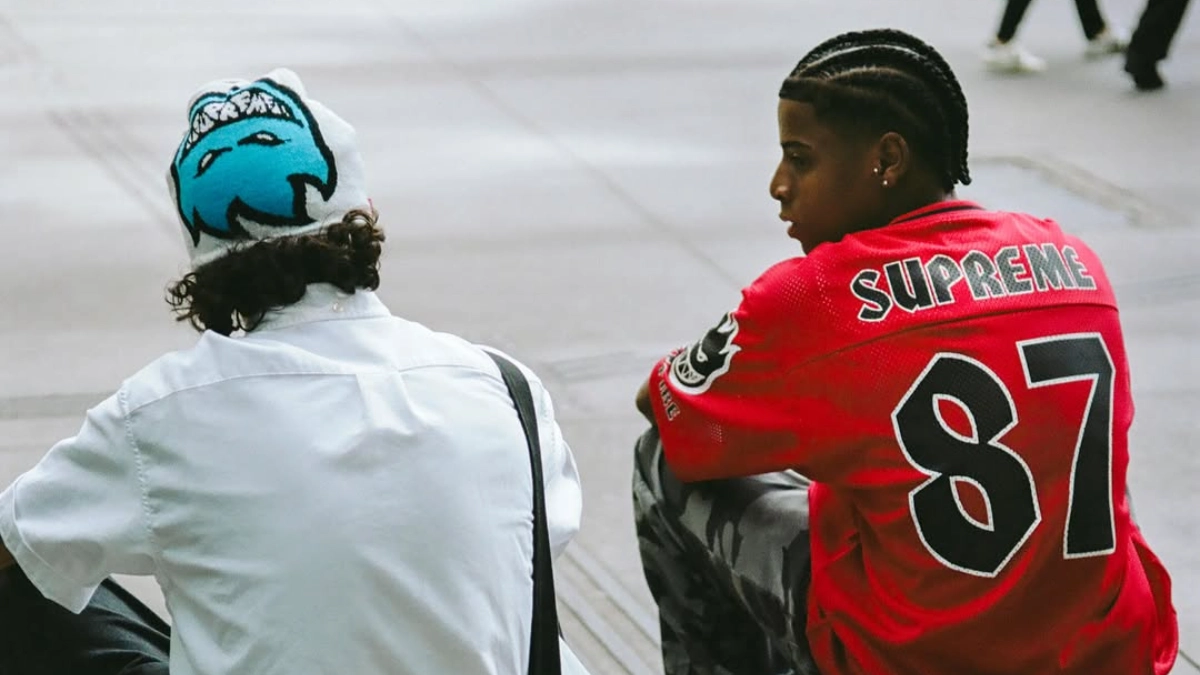 Supreme com a Spitfire Wheels