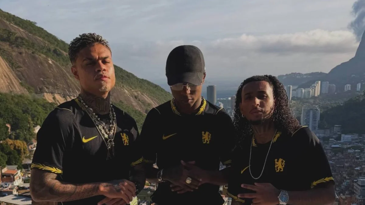 Chelsea FC reinaugura quadra na Rocinha com MC Cabelinho, MD Chefe e mais artistas