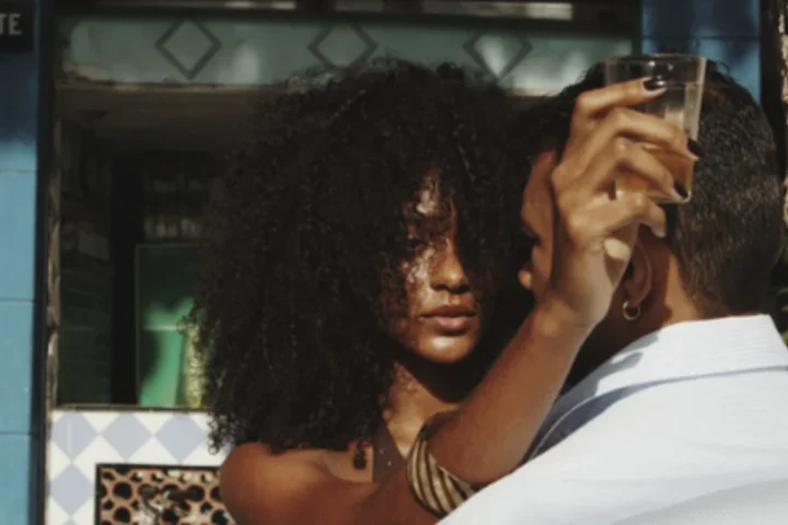 Xamã lança álbum Flerte com afrobeat, amapiano e participações de LUDMILLA e L7NNON