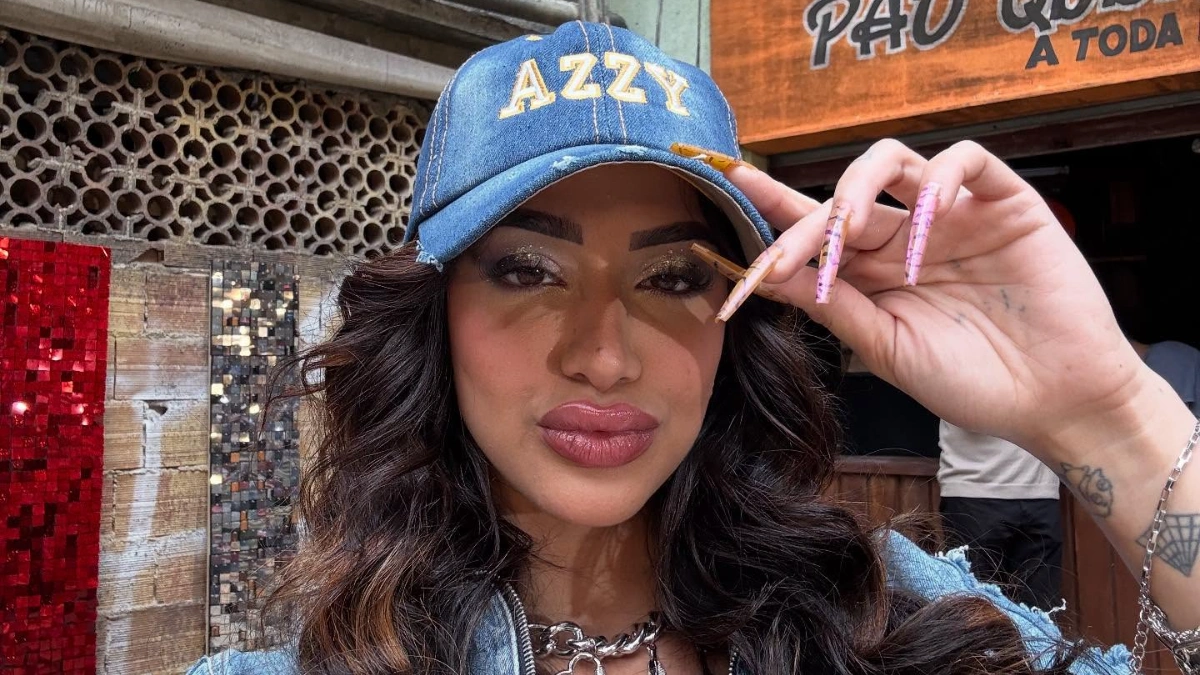 Azzy Biografia