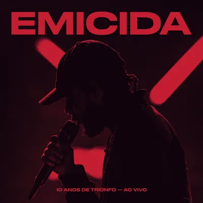Capa do álbum ao vivo 10 Anos de Triunfo (Ao Vivo), de Emicida (2018)