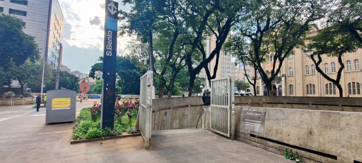 Entrada da estação São Bento do metrô no centro de São Paulo