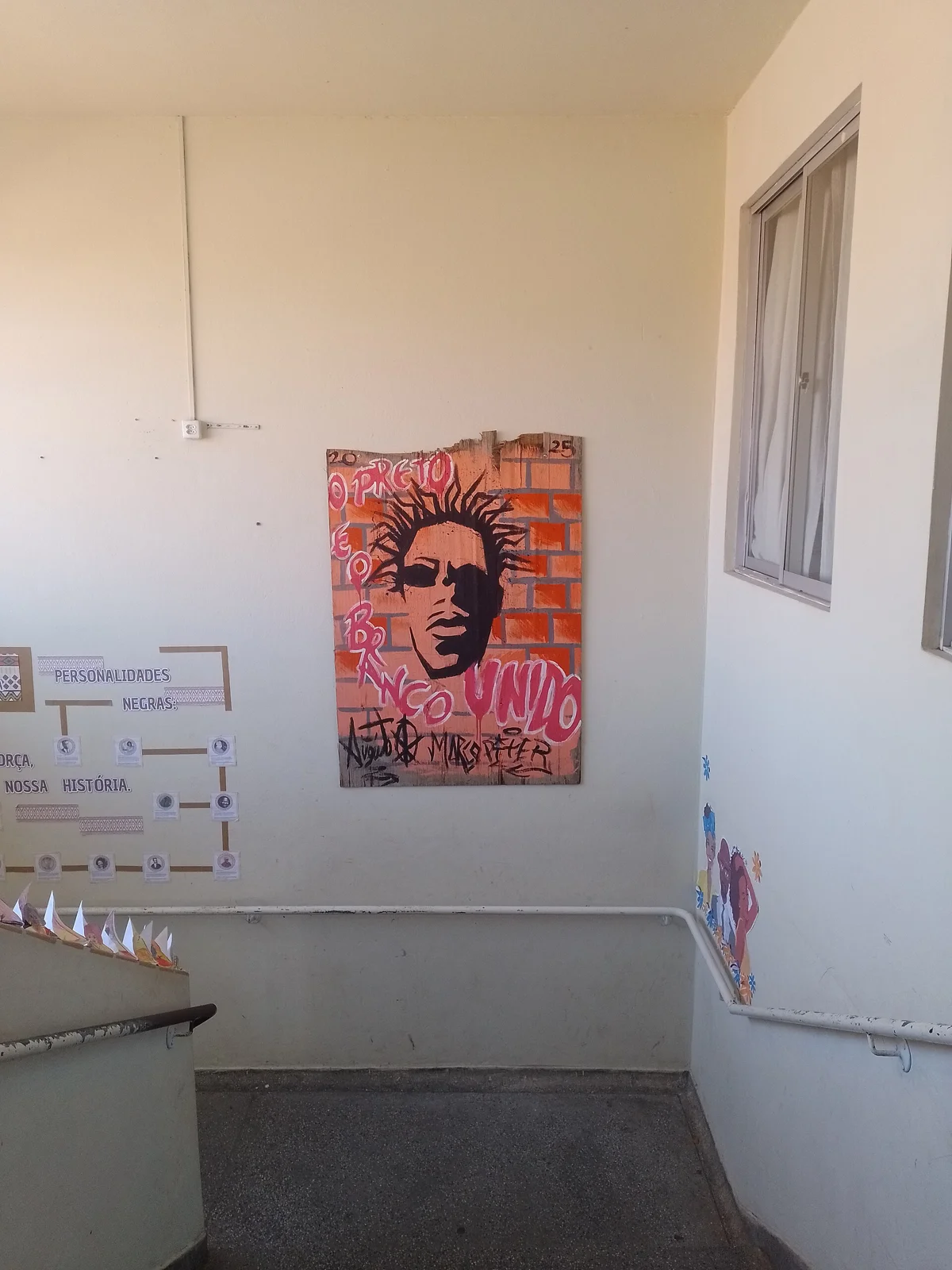 Grafite com o rosto do rapper Sabotage em uma parede