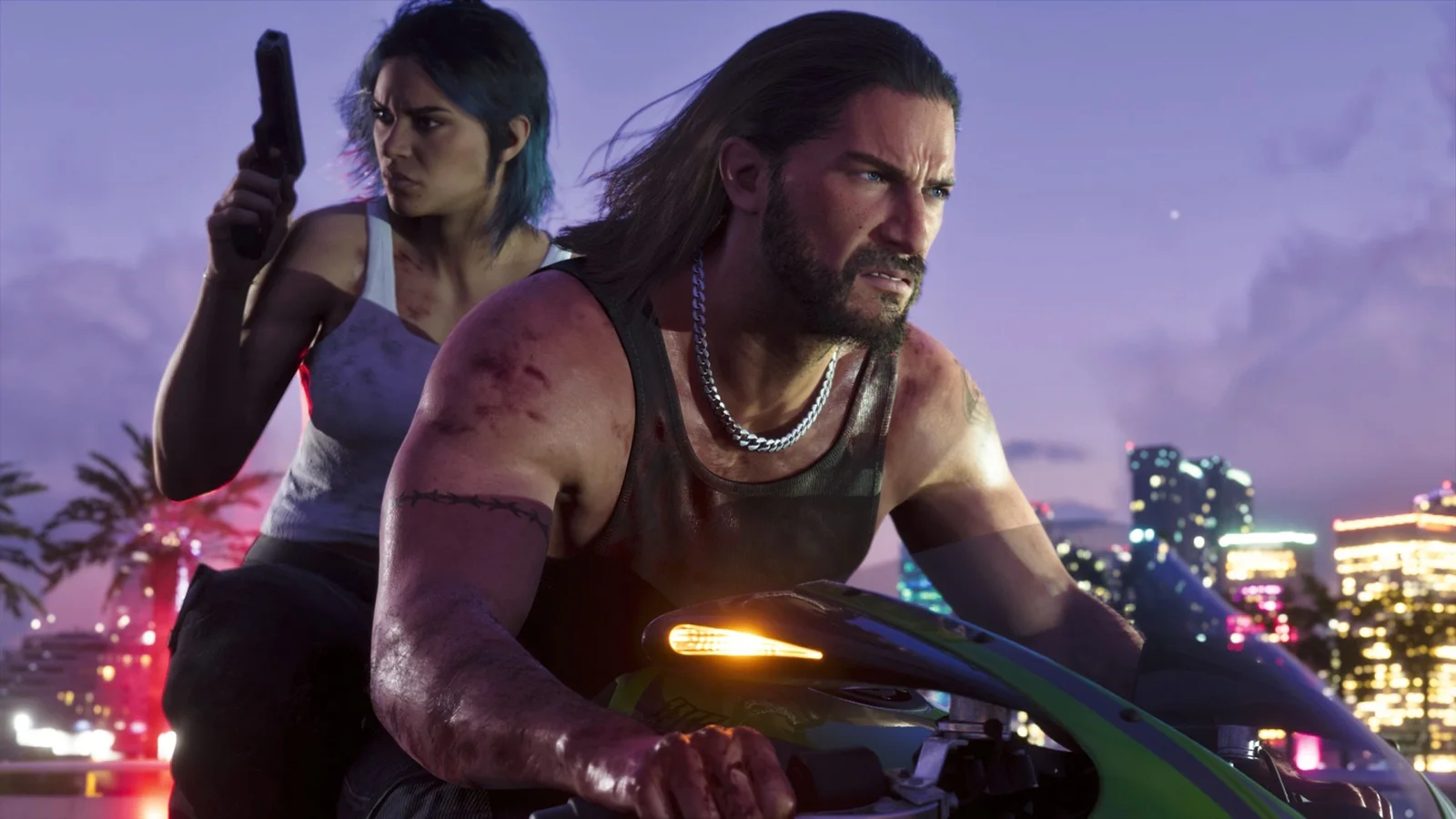 Jason pilotando uma moto com Lucia armada na garupa em GTA 6