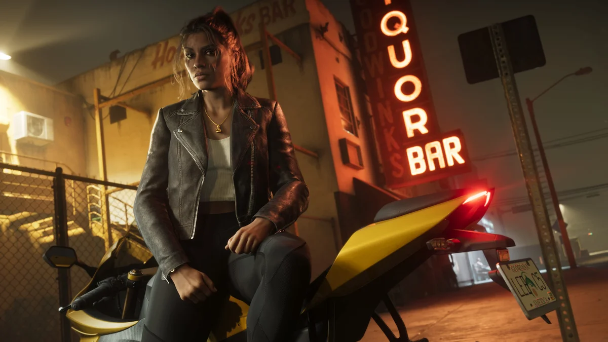 Lucia de jaqueta de couro sentada numa moto em frente a um bar, em imagem oficial de GTA 6
