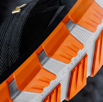 Detalhe do solado B-Density da Kenner Aikon, com borracha laranja e EVA encapsulado