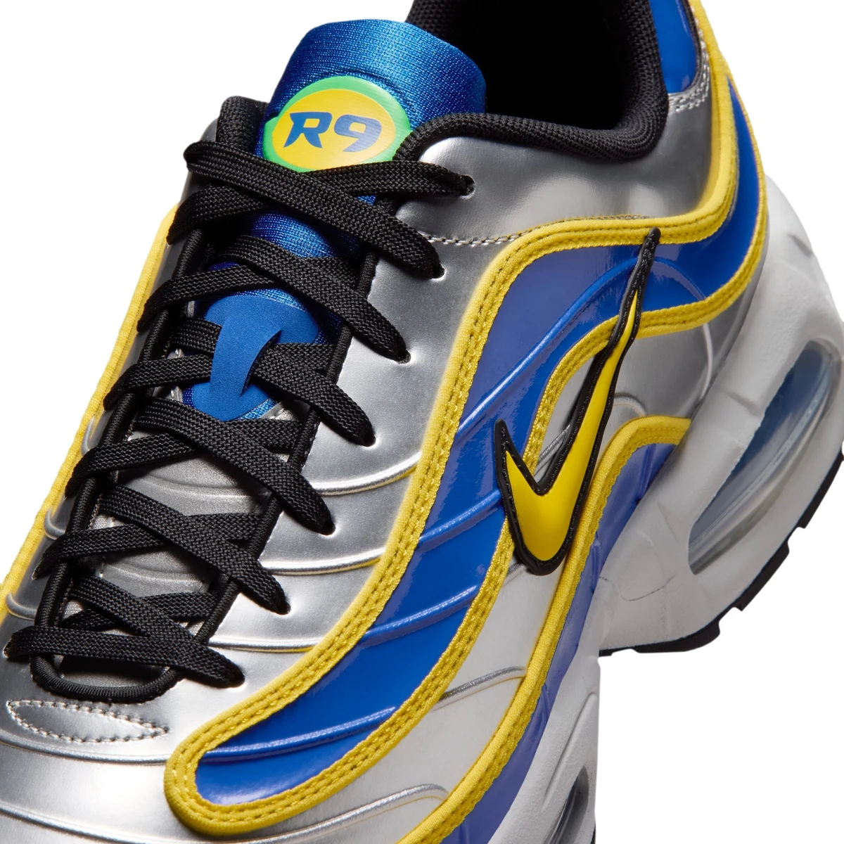 Lingueta do Nike Air Max Joga Bonito R9 com o logo R9