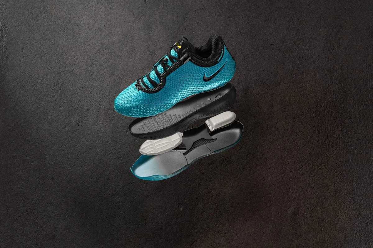 Vista explodida das camadas do Nike LeBron 24