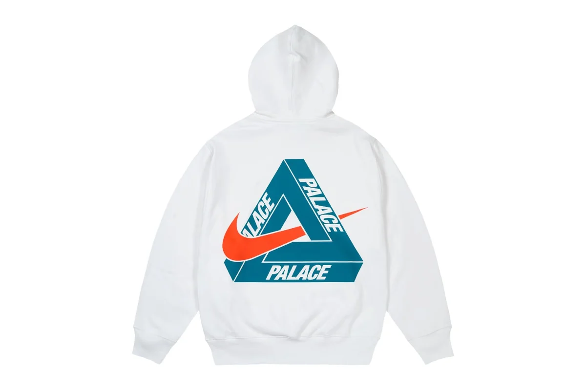Moletom branco com o Tri-Ferg da Palace e o Swoosh da Nike