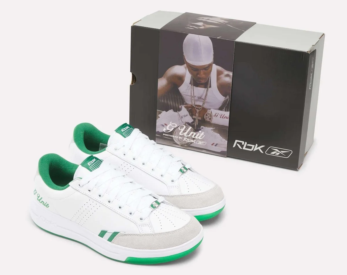 Par do Reebok G-Unit G6 branco e verde ao lado da caixa com foto de 50 Cent